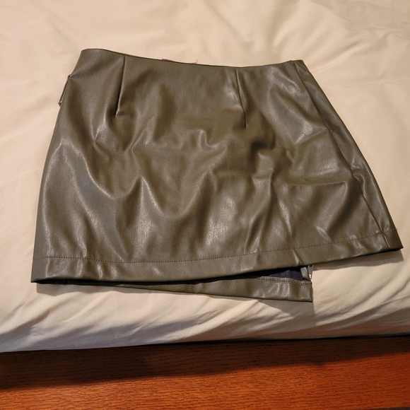 Leather mini skirt - Picture 2 of 4